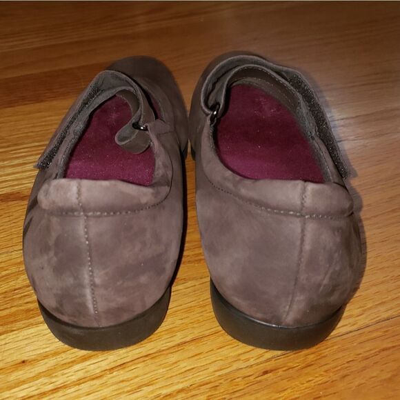 Munro Brown Leather Maryjane Shoes - Picture 4 of 8
